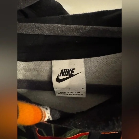 🏀 **Nike Limited Edition Hoodie – Standout Style!** 🌿 - Picture 4 of 4